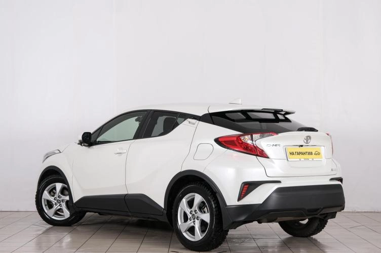 Toyota C-HR 4 из 6