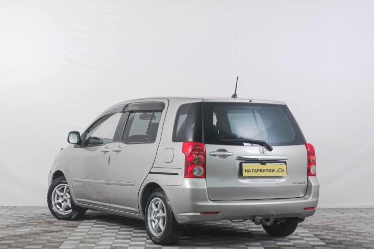 Toyota Raum 4 из 6