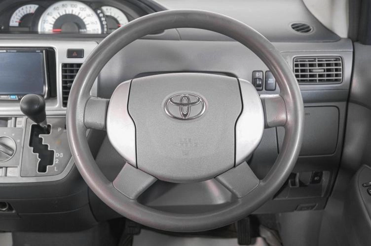 Toyota Raum 14 из 17