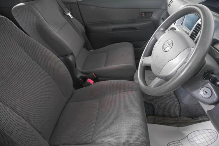 Toyota Raum 10 из 17