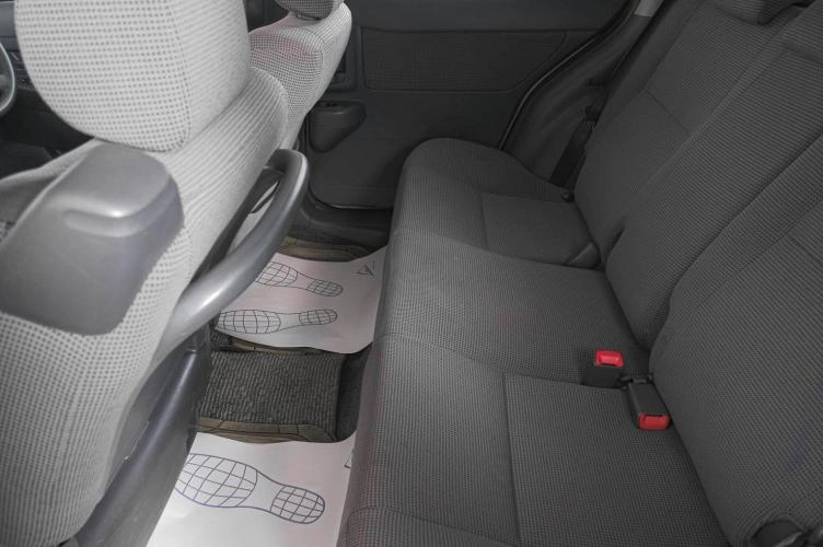 Toyota Raum 8 из 17