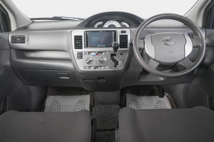 Toyota Raum 12 из 17