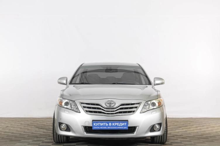 Toyota Camry 2 из 6