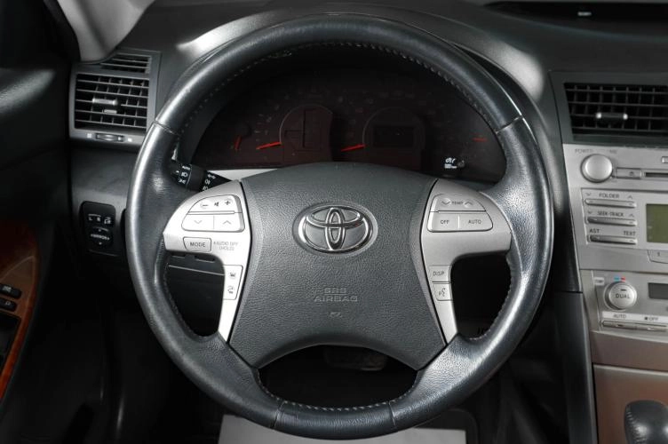 Toyota Camry 13 из 18