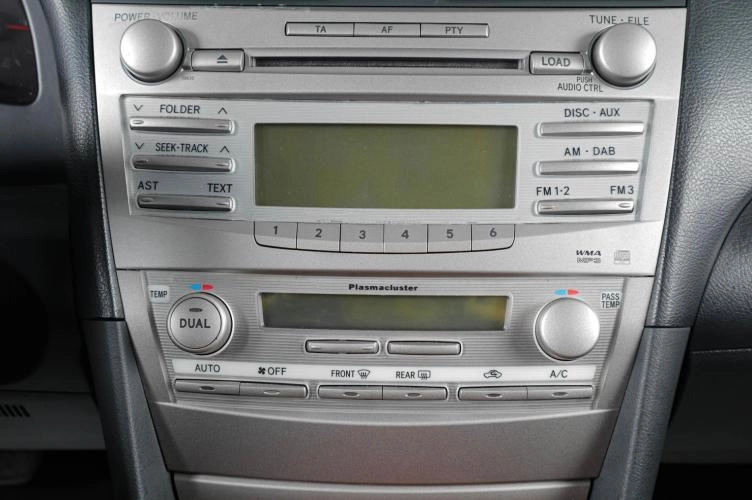 Toyota Camry 16 из 18