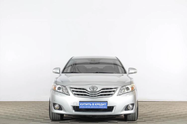 Toyota Camry 2 из 18