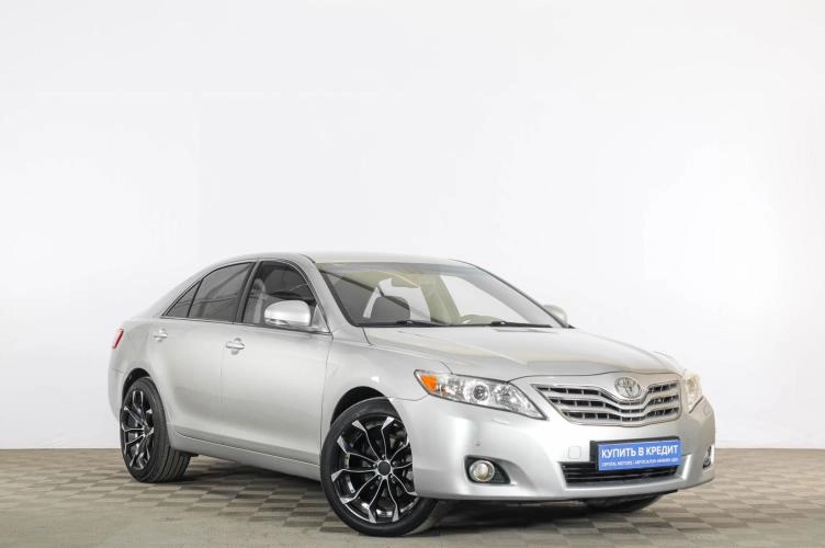 Toyota Camry 1 из 18