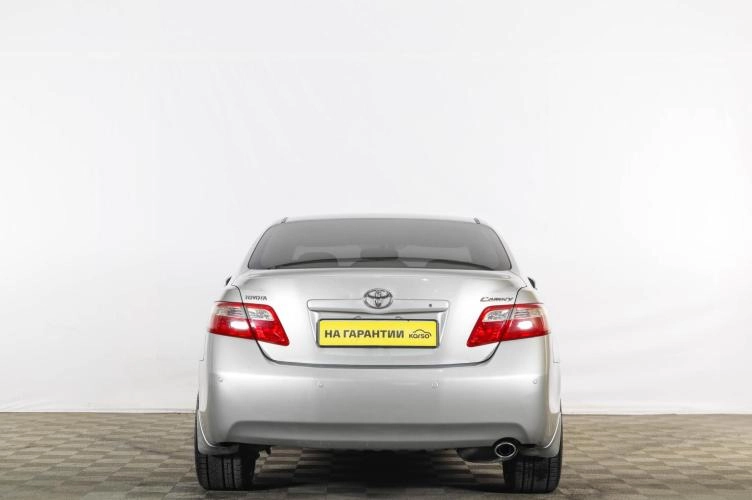 Toyota Camry 5 из 6