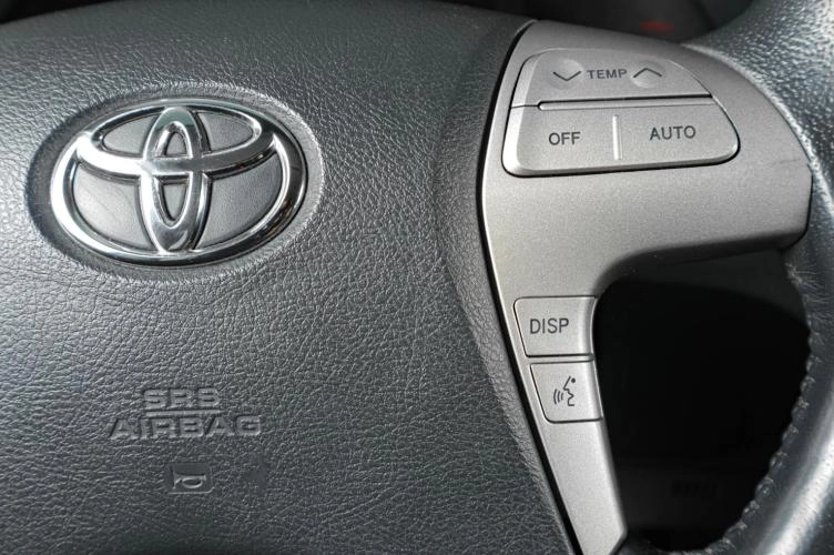 Toyota Camry 15 из 18