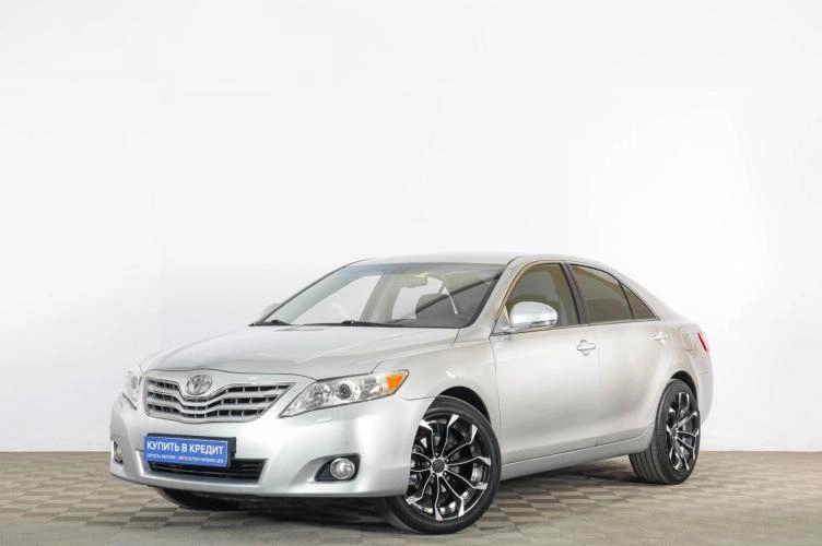 Toyota Camry 3 из 18