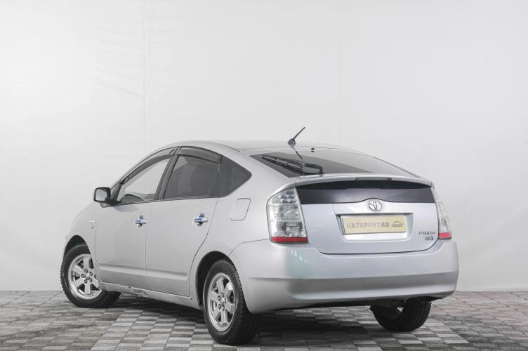 Toyota Prius 4 из 6