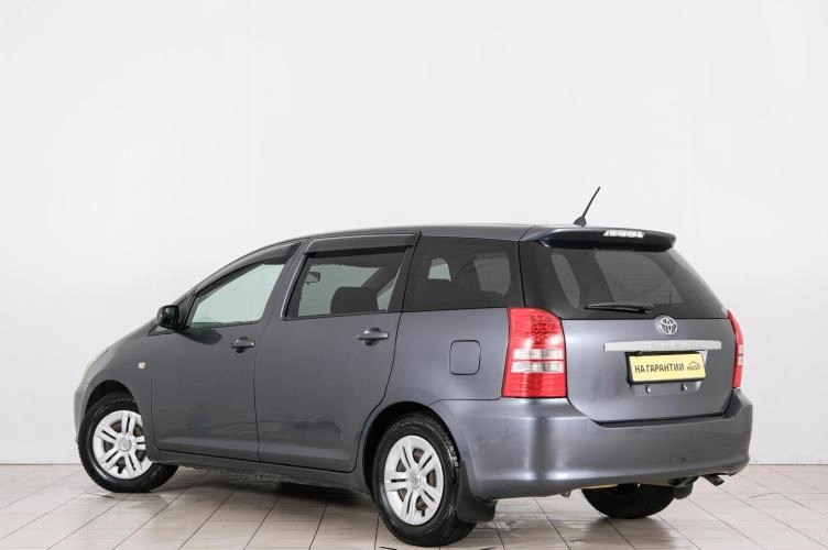 Toyota Wish 4 из 6