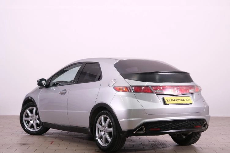 Honda Civic 4 из 6