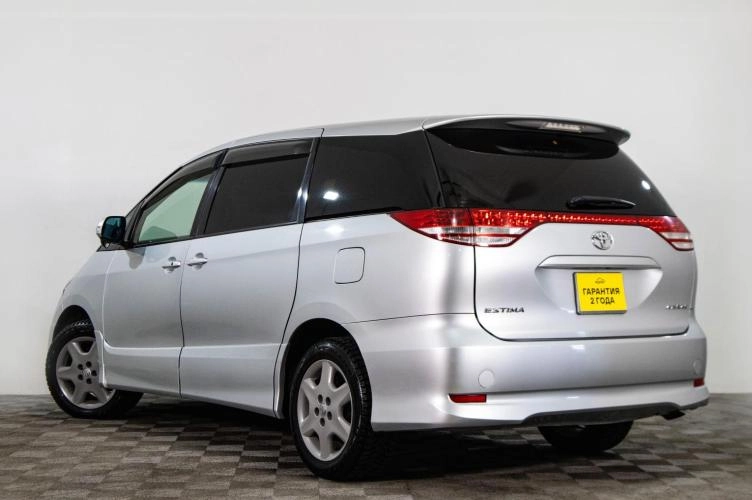 Toyota Estima 4 из 6