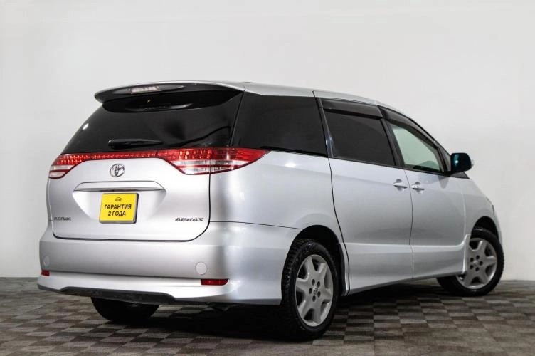 Toyota Estima 6 из 6