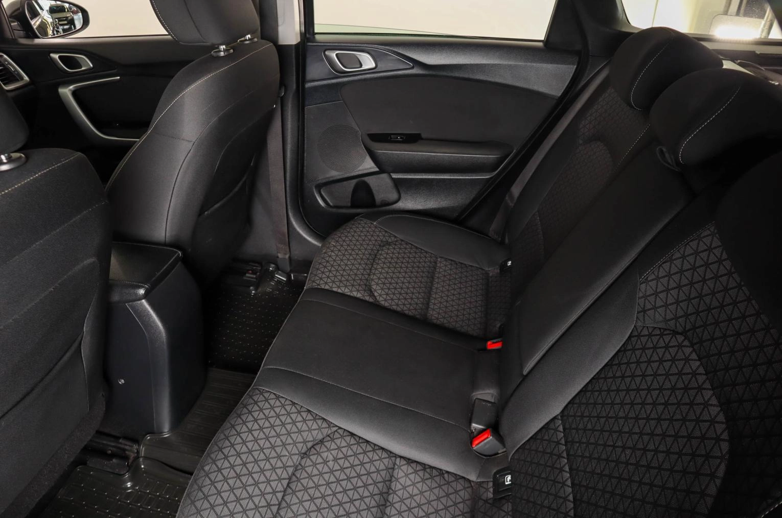 KIA cee'd 9 из 23