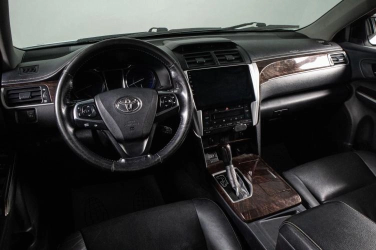 Toyota Camry 10 из 17