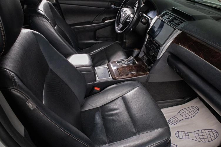 Toyota Camry 9 из 17