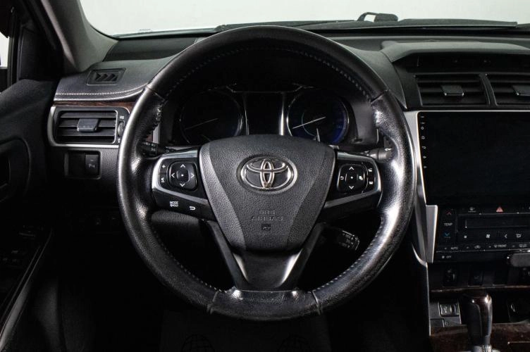 Toyota Camry 11 из 17