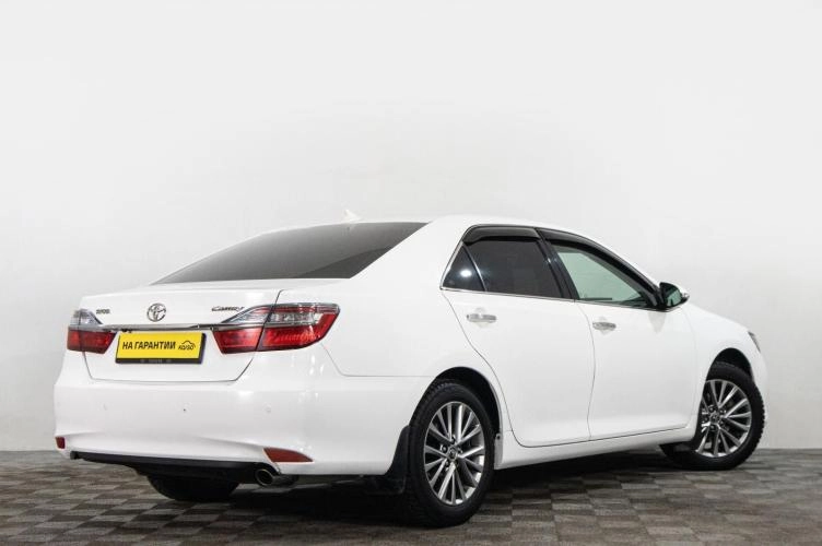 Toyota Camry 6 из 6