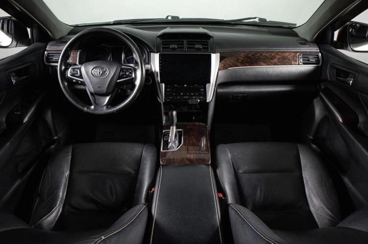 Toyota Camry 12 из 17