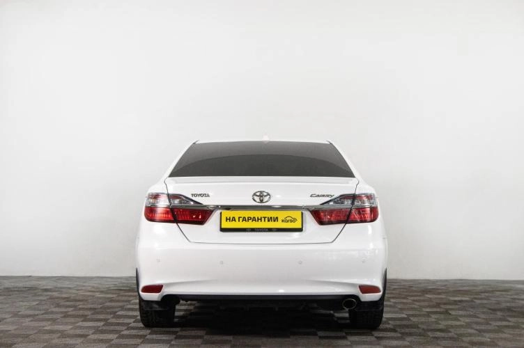 Toyota Camry 5 из 6