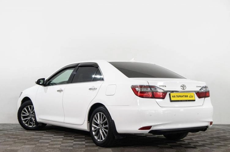 Toyota Camry 4 из 6