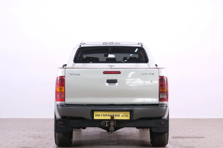 Toyota Hilux 5 из 6