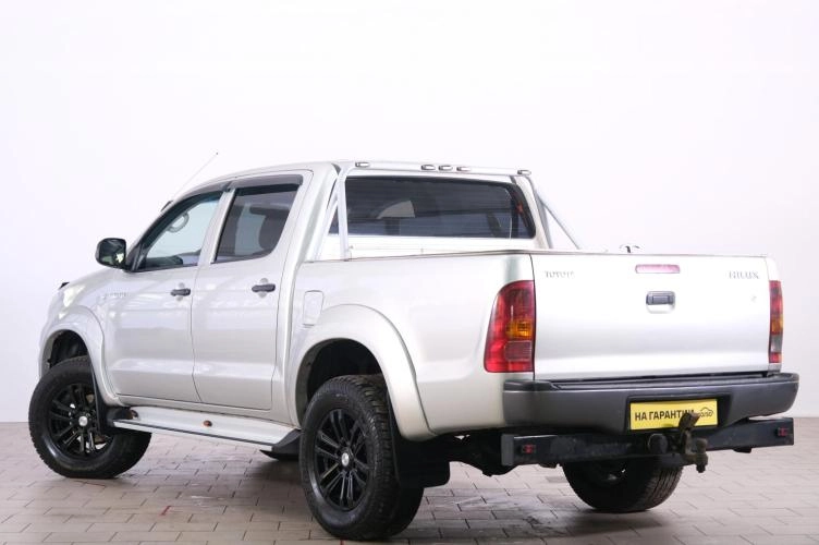 Toyota Hilux 4 из 6