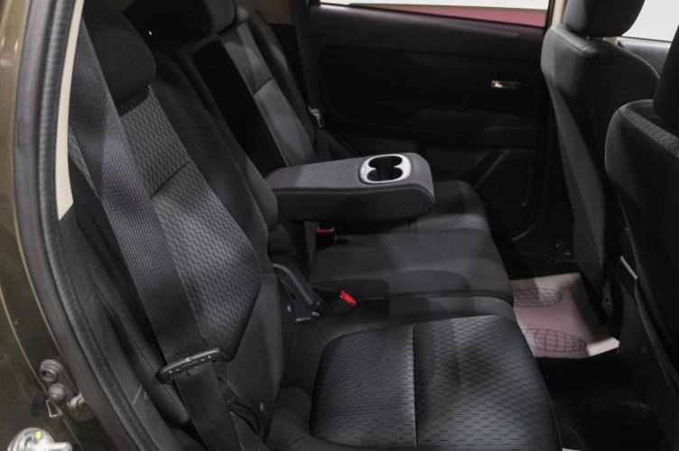 Mitsubishi Outlander 25 из 27