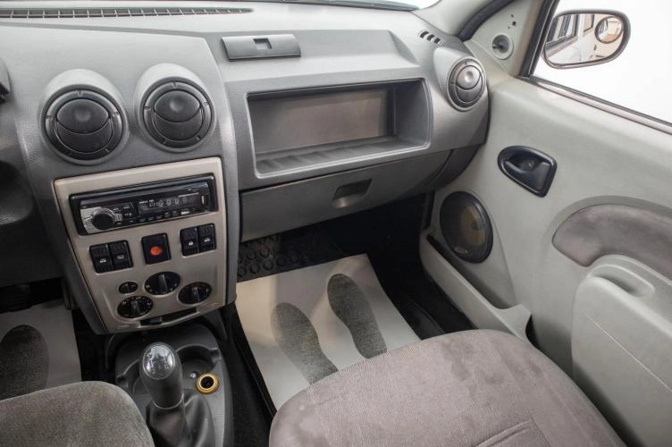 Renault Logan 15 из 19