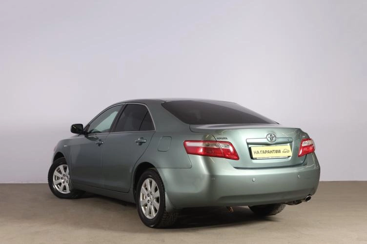 Toyota Camry 4 из 6