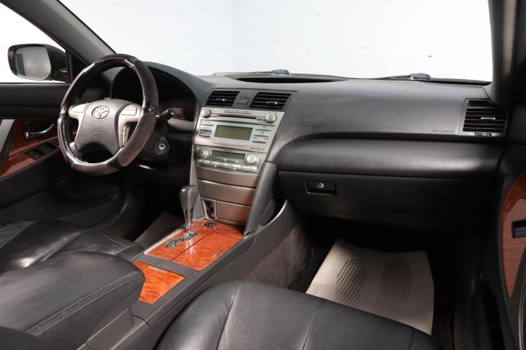 Toyota Camry 9 из 18