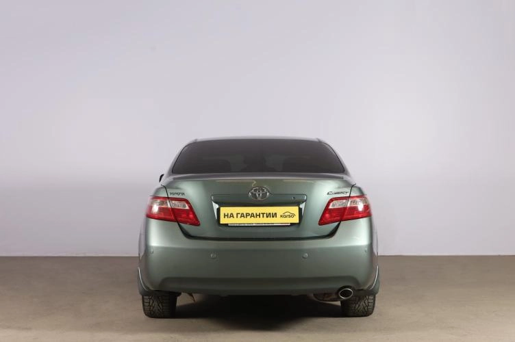 Toyota Camry 5 из 6