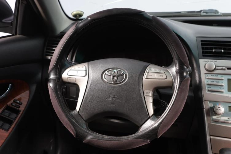 Toyota Camry 12 из 18