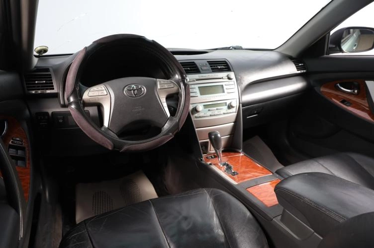Toyota Camry 8 из 18