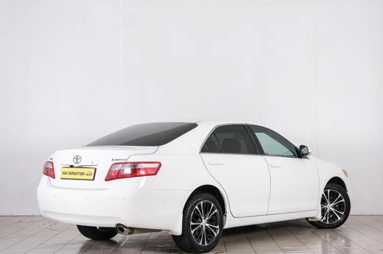 Toyota Camry 6 из 6