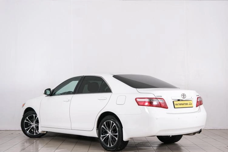 Toyota Camry 4 из 6