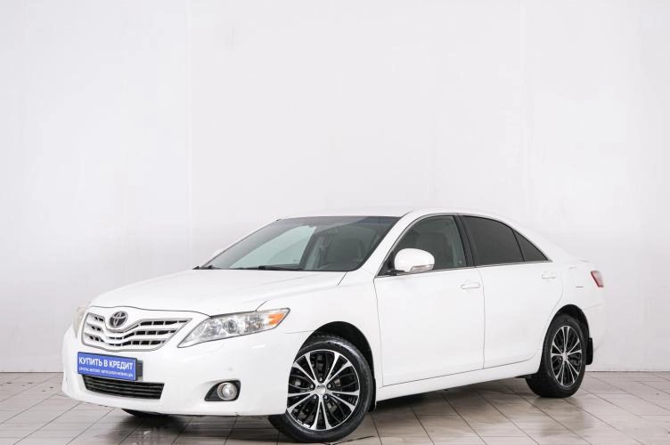 Toyota Camry 3 из 6
