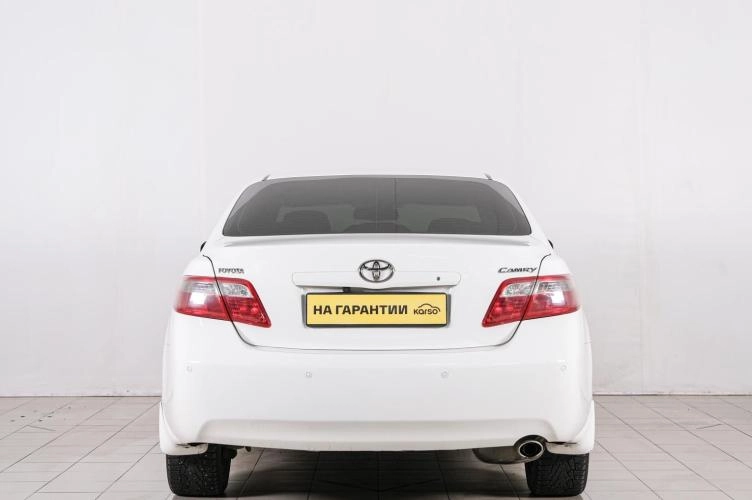 Toyota Camry 5 из 6