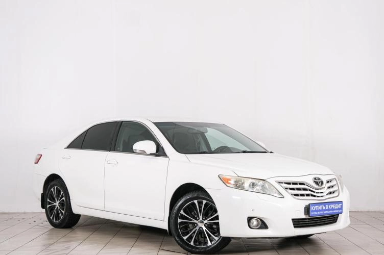 Toyota Camry 1 из 6