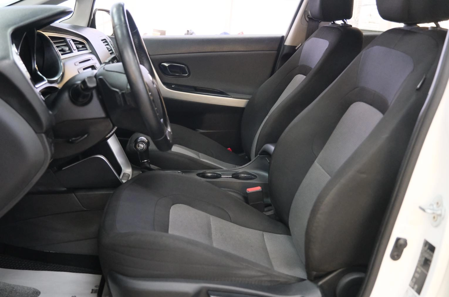 KIA cee'd 7 из 22