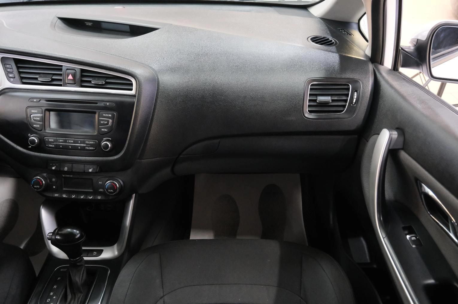KIA cee'd 17 из 22