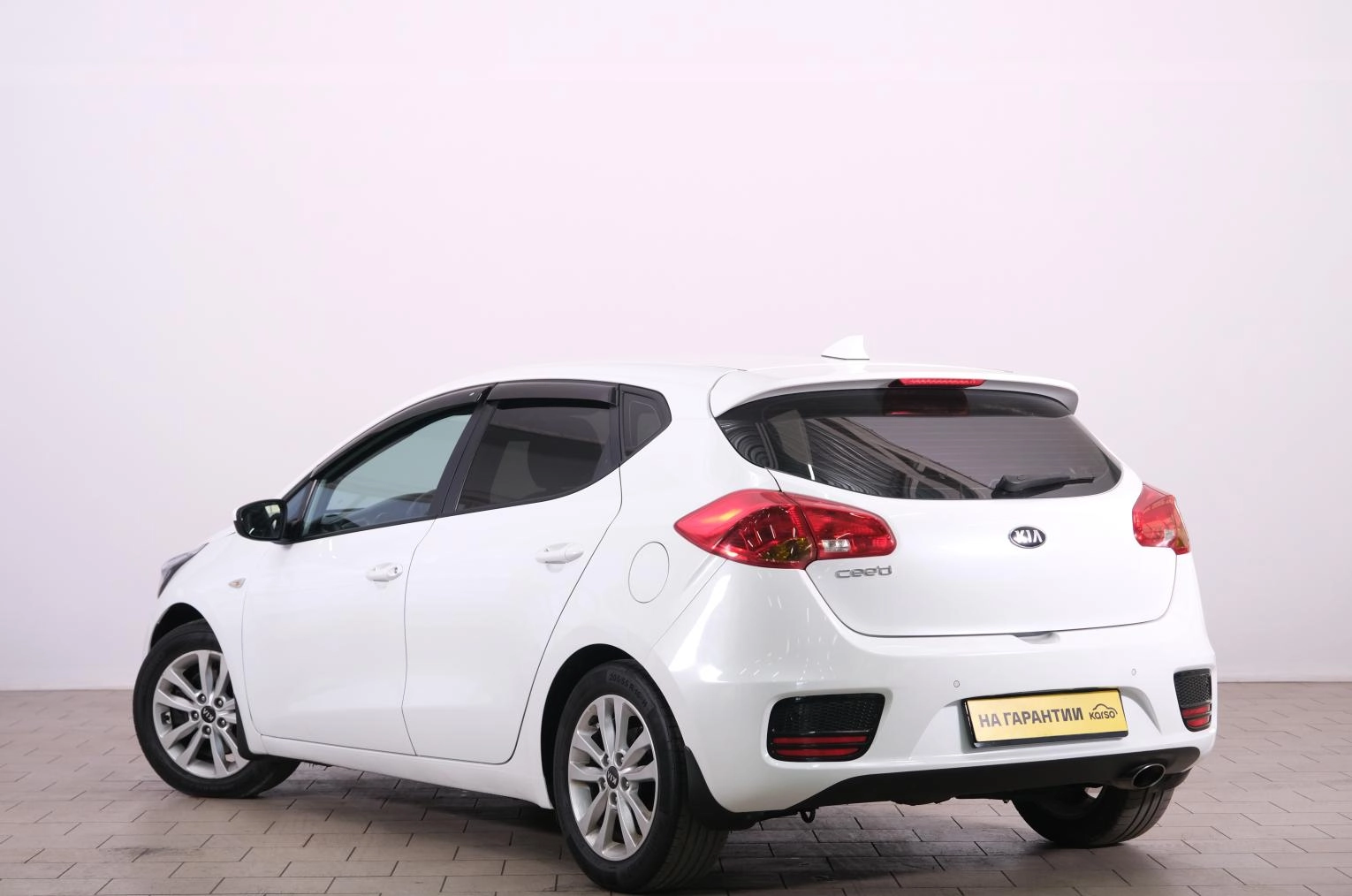 KIA cee'd 4 из 22
