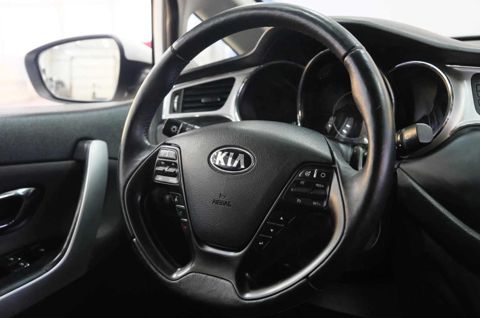 KIA cee'd 12 из 22