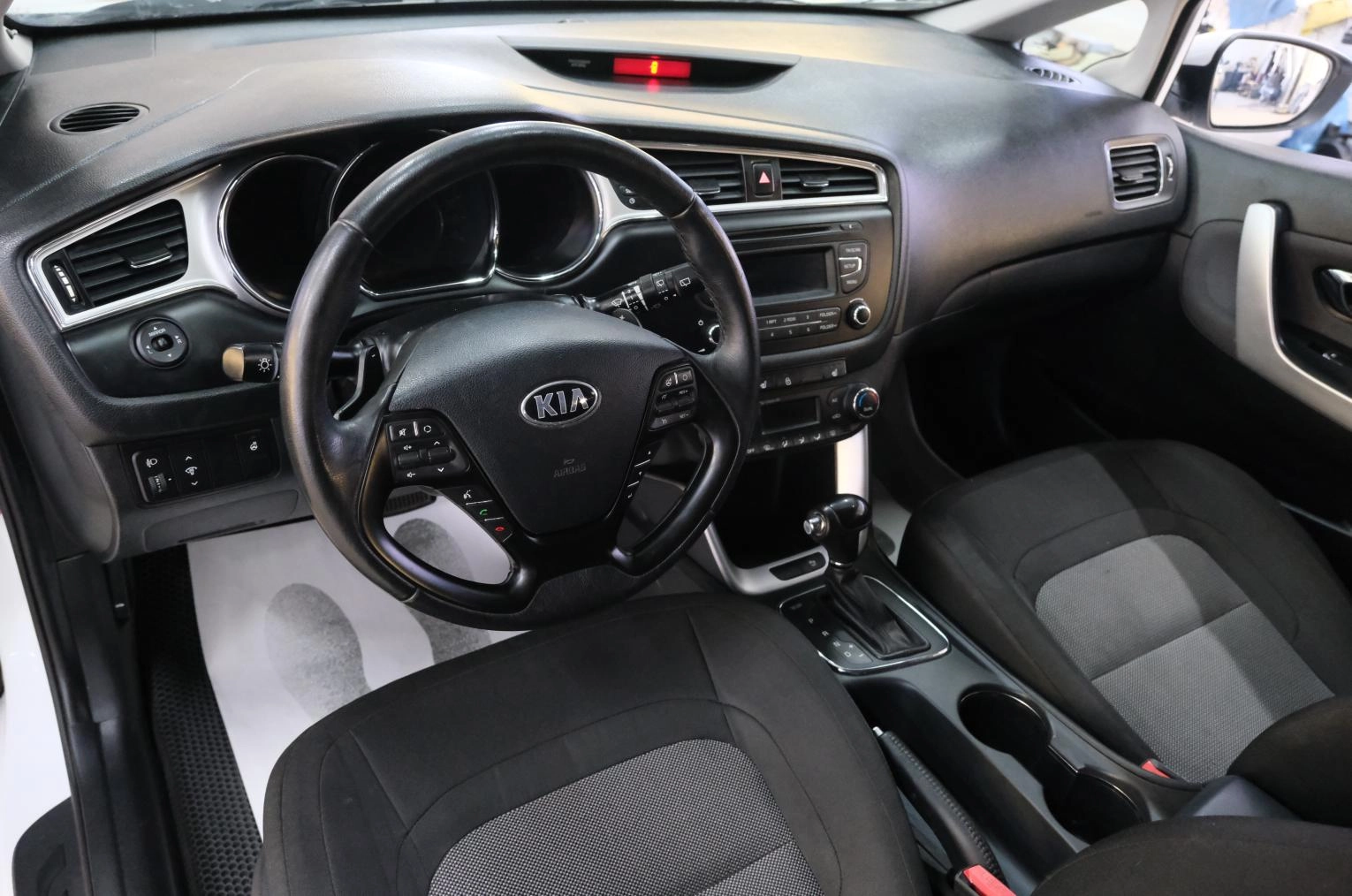 KIA cee'd 10 из 22