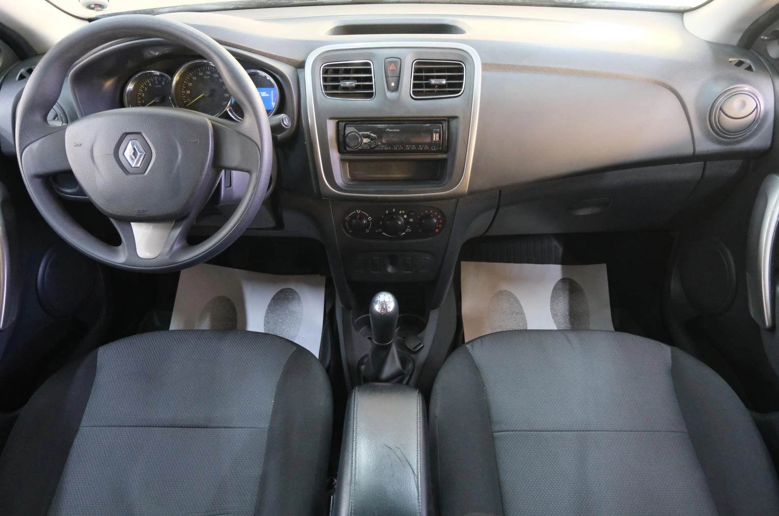 Renault Logan 11 из 19