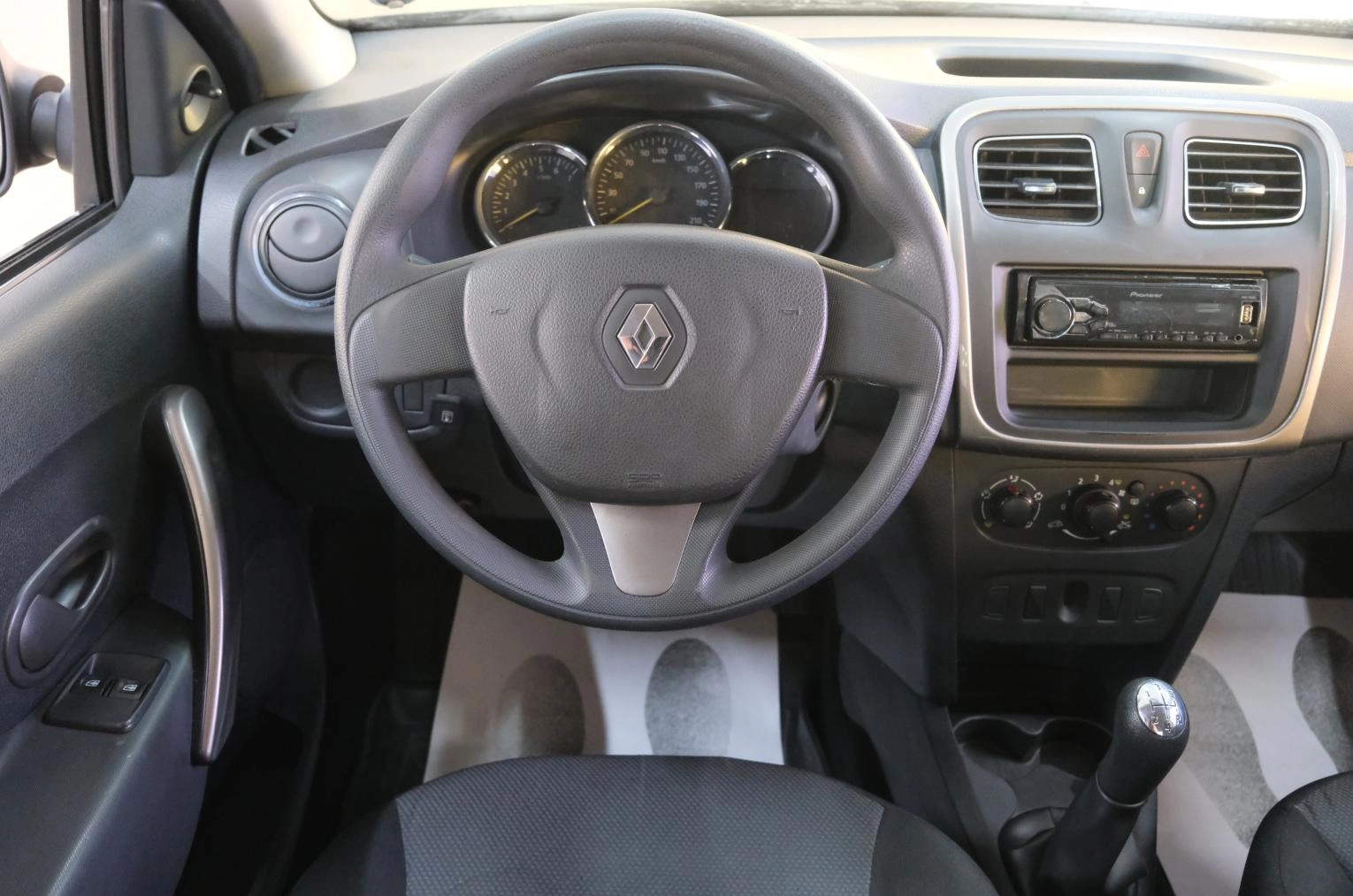 Renault Logan 10 из 19