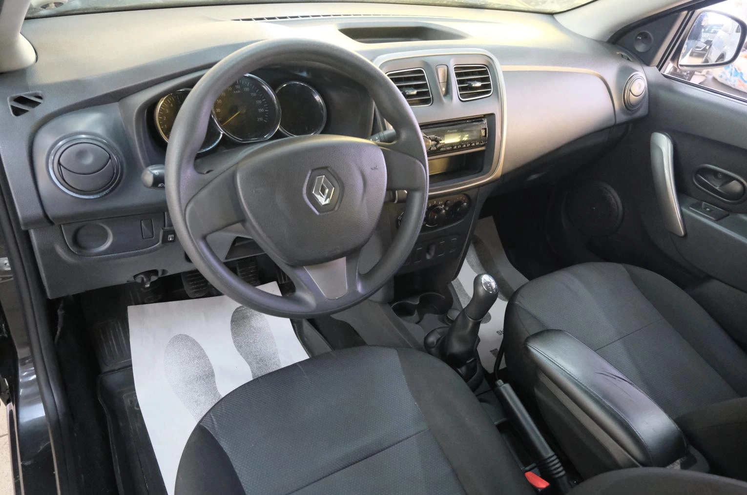 Renault Logan 9 из 19