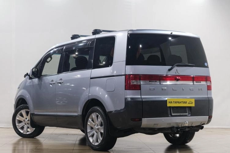 Mitsubishi Delica D5 4 из 6